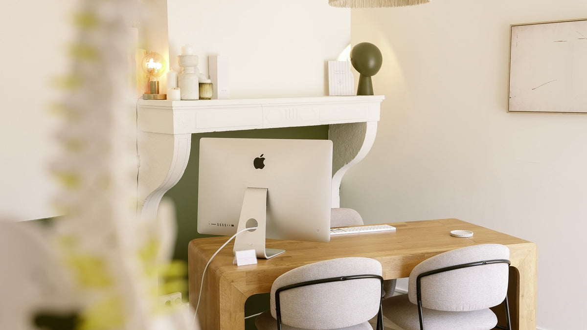 Image du bureau de Lohanne Charvet dans son cabinet à Chaponost 