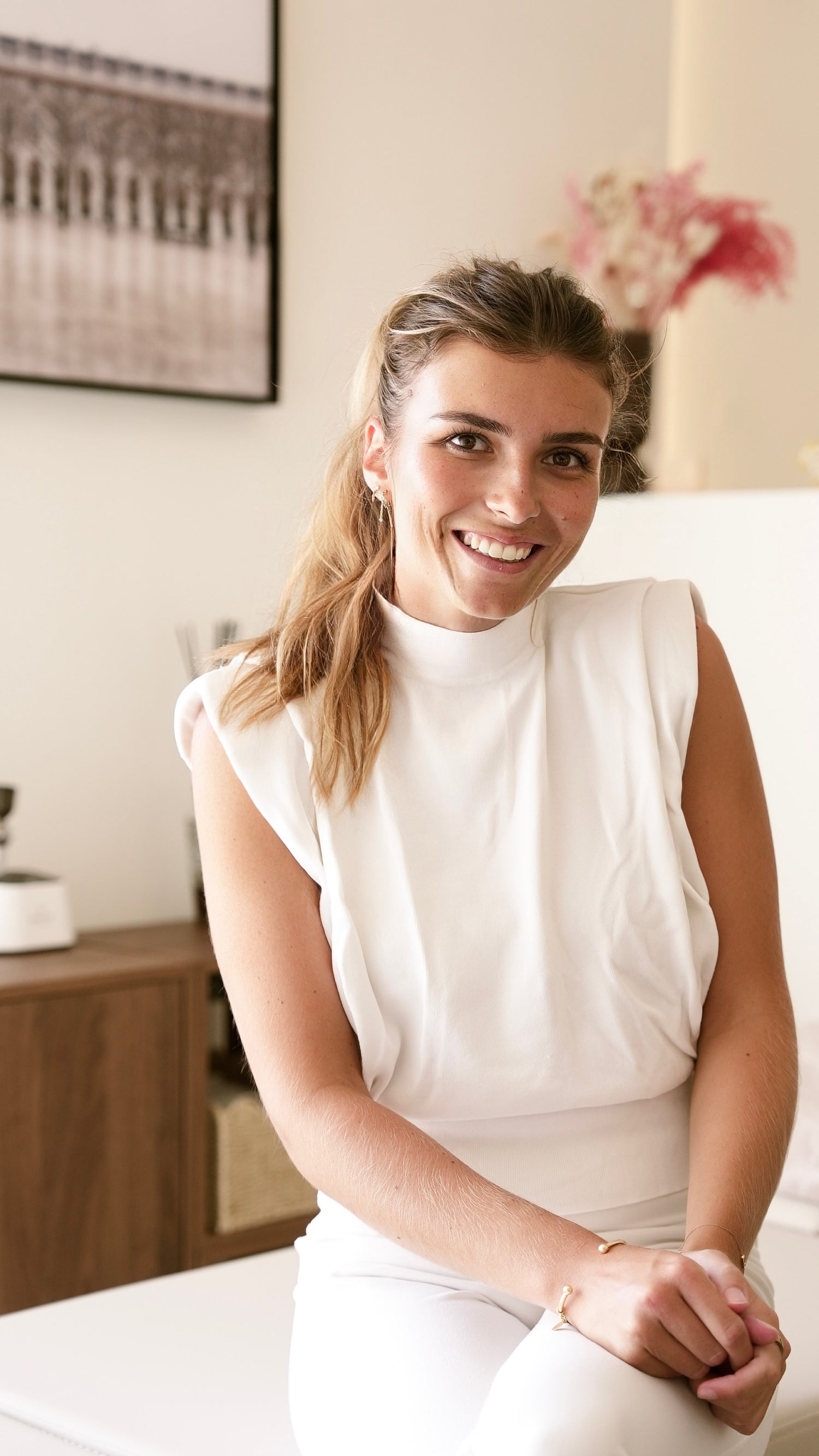 Image de Lohanne Charvet sur la table de soin 