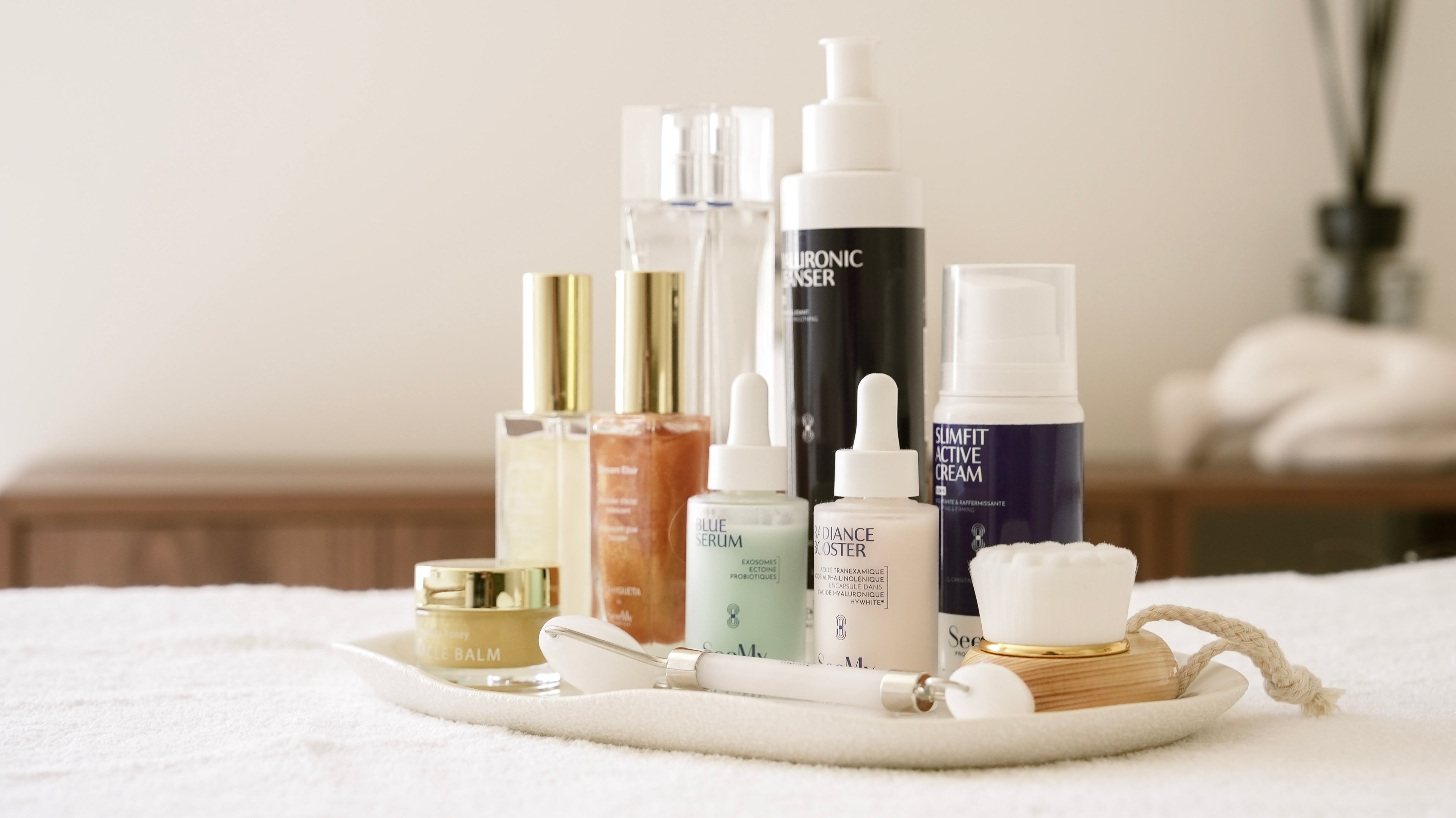 Image des produits See My Cosmetics posés sur la table de soin de LOhanne Charvet 