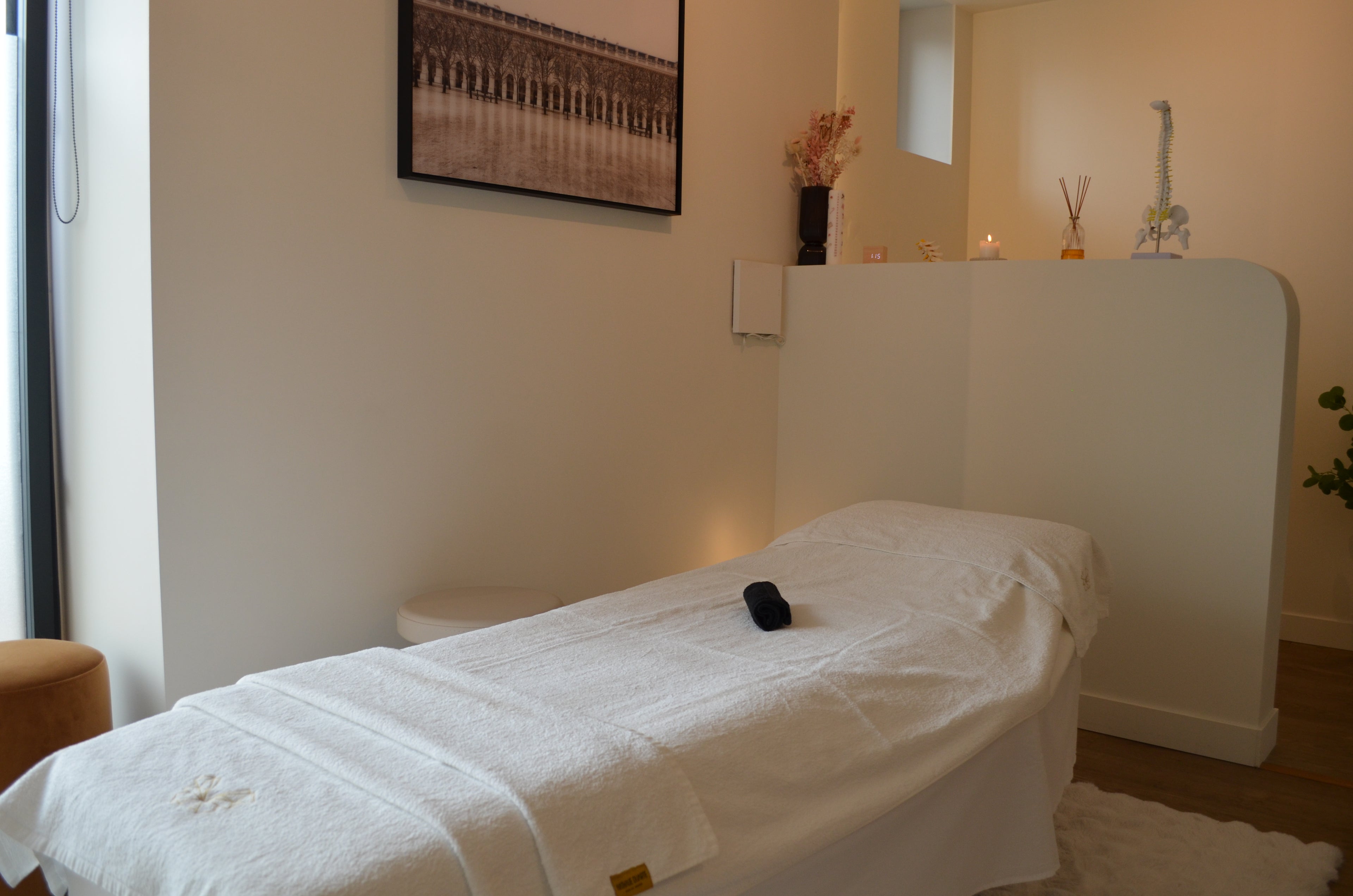 Cabinet d’ostéopathie de Lohanne Charvet à Chaponost — espace calme et chaleureux dédié aux soins ostéopathiques